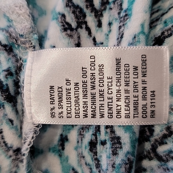 New Directions Size M Blue Aqua and Teal Patterned Sleeveless Top w/ White Under - Picture 12 of 12